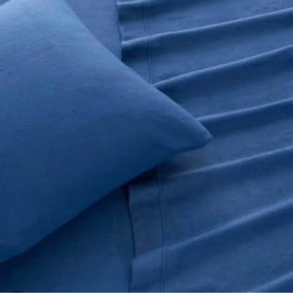 Bedding Set. - Picture 4 of 4